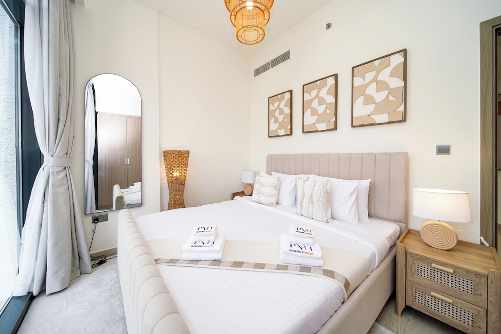 PVH - Stylish 1BR - Azizi Riviera