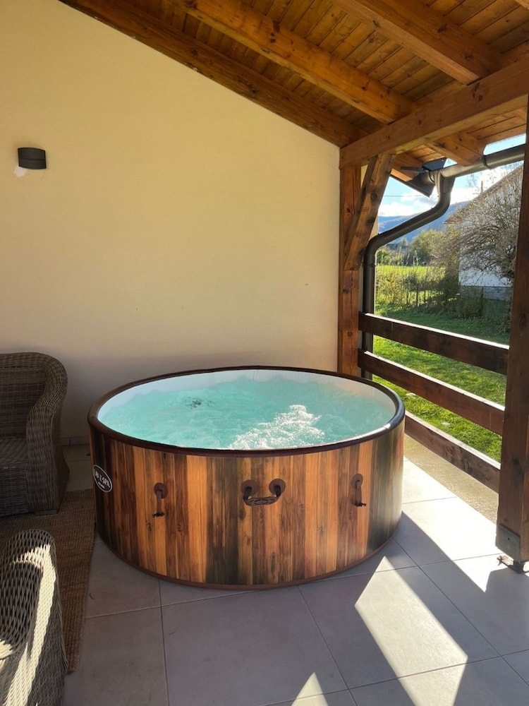 Blue House - Shared Pool - H