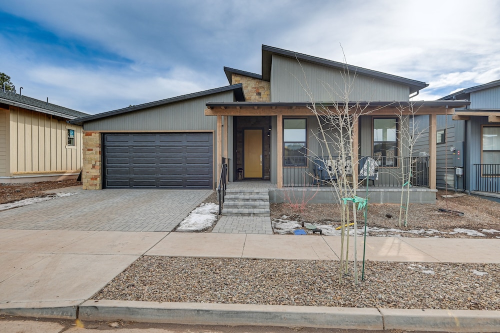 Flagstaff Home w/ Fire Pit + Hiking Trail Access! view 3