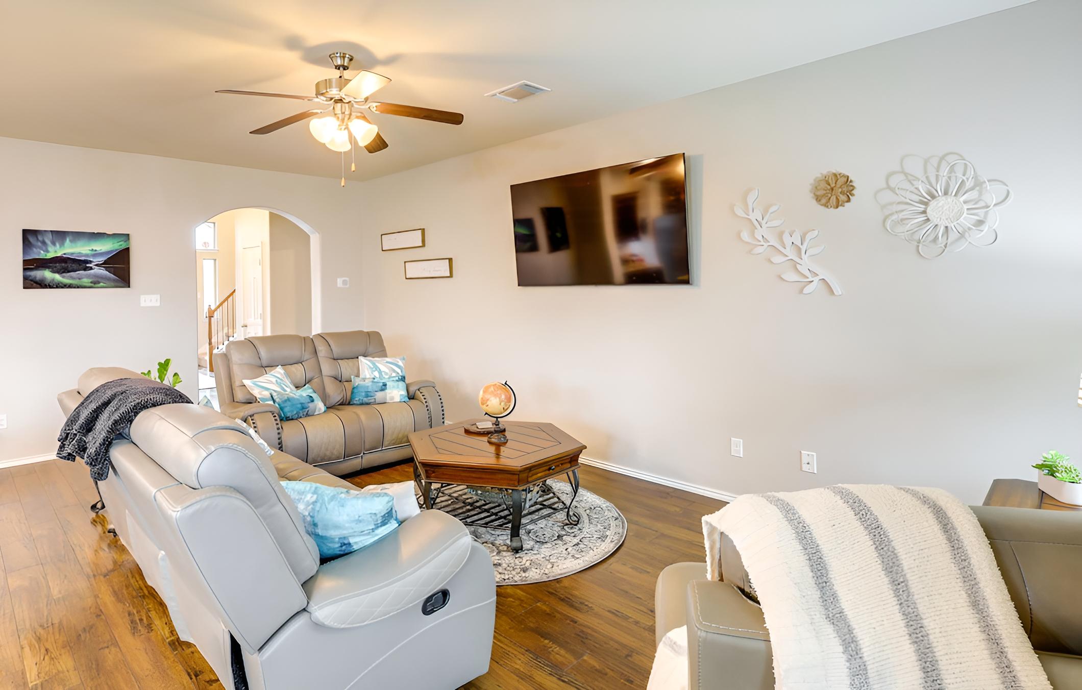 Sunny Temple Home w/ Yard ~ 9 Mi to College! view 4