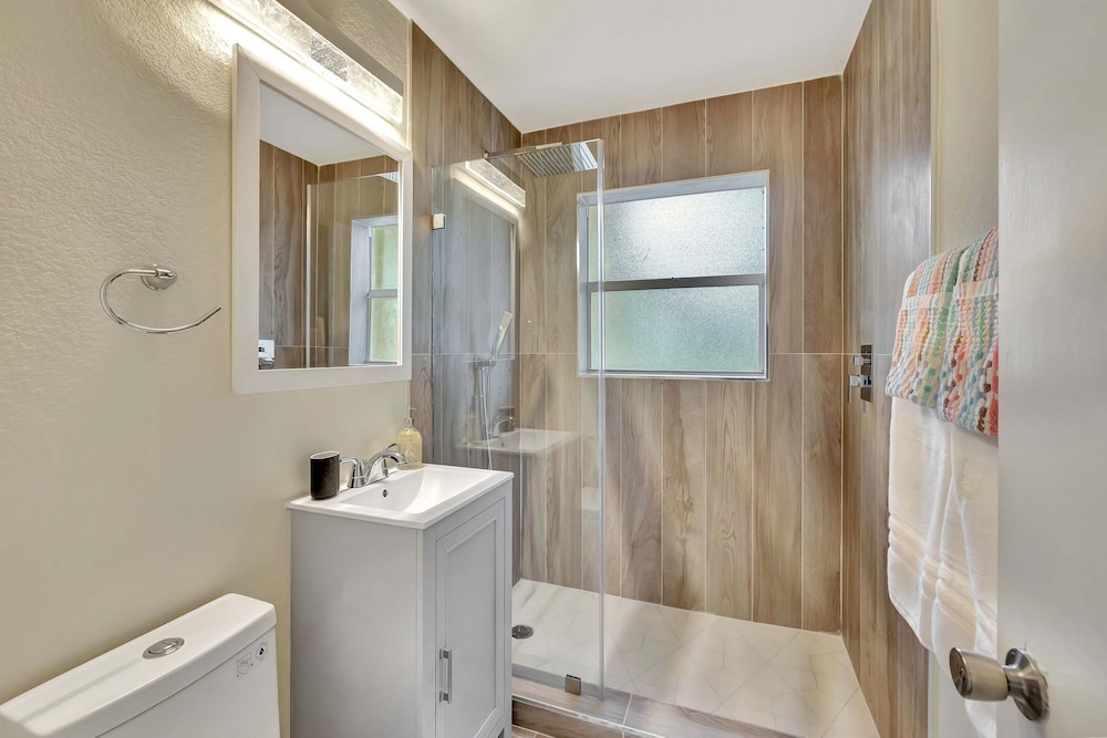 Pompano Beach Bungalow for 5!