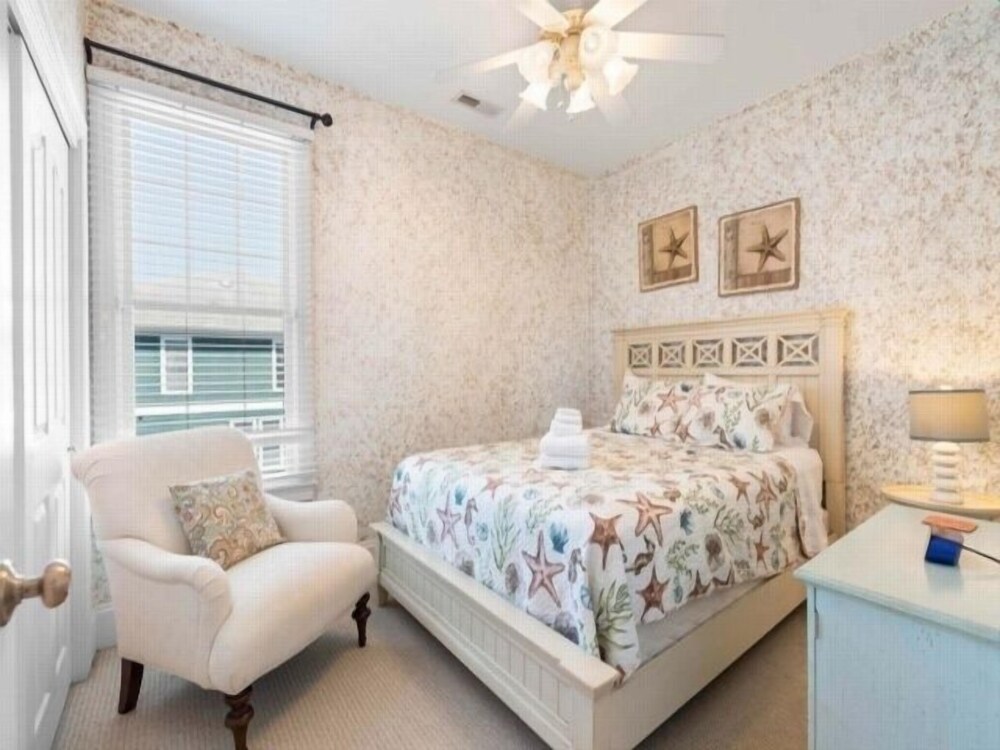 After Dune Delight - Relax And Unwind In This Fun And Spacious 3 Story Home. Light, Bright, And Close To Everything! 4 Bedroom Townhouse by RedAwning view 4