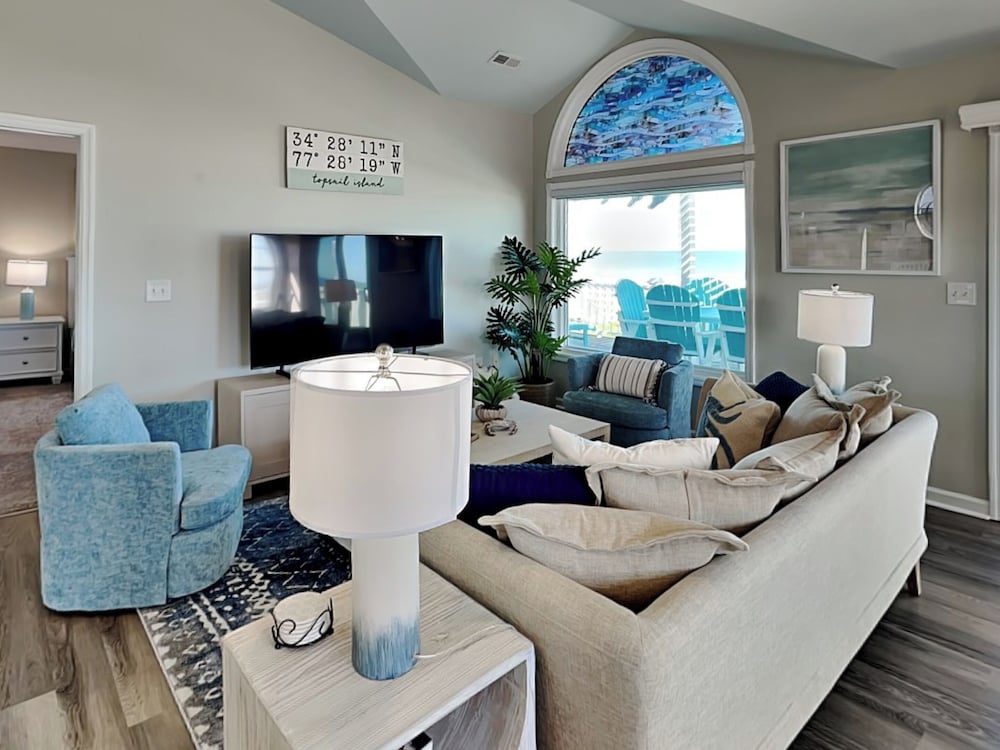 Blue Me A Wave by Topsail Realty