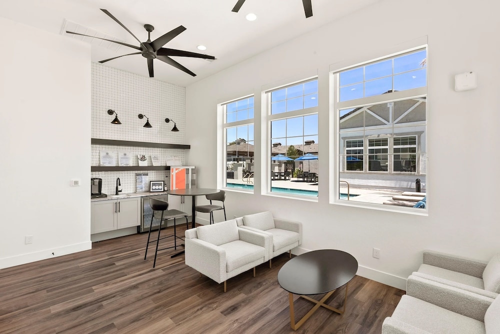 Landing Apartments Phoenix - Maryvale Village