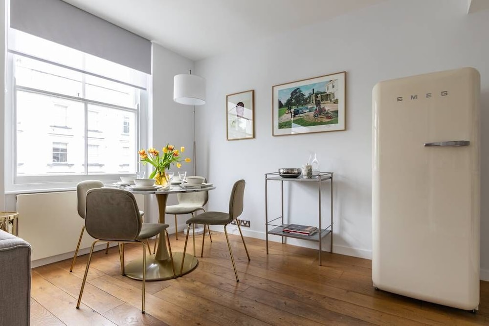 St Stephen's Gardens Viii by Onefinestay