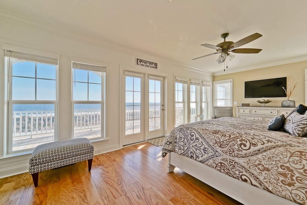 Knot A Care 4 Bedroom Home by RedAwning view 5