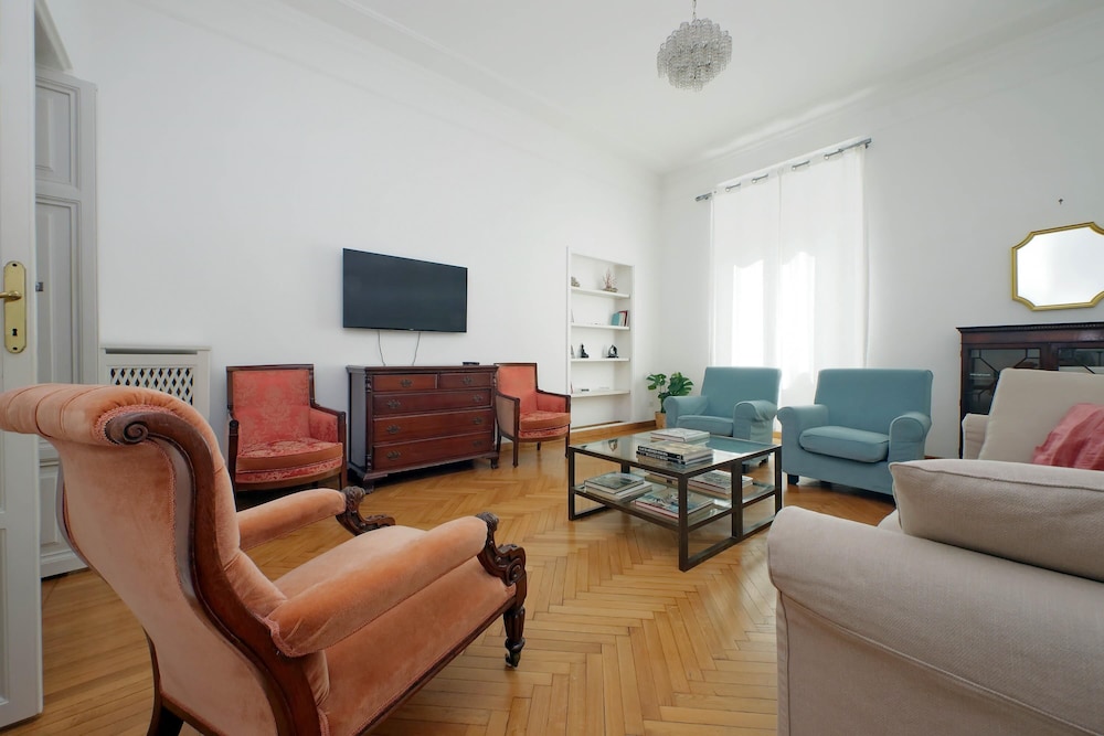 New The Triton - Spacious and Elegant Apartment With A C Between Trevi Fountain and Spanish St