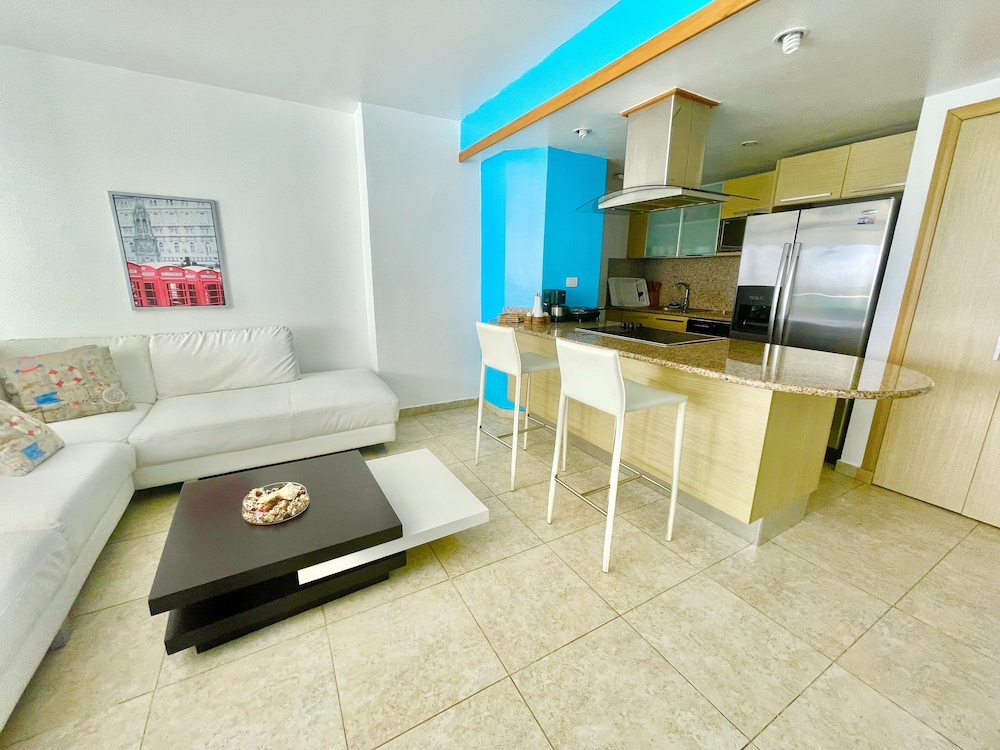 Marbella 2bedroom Beachfront Apartment view 5
