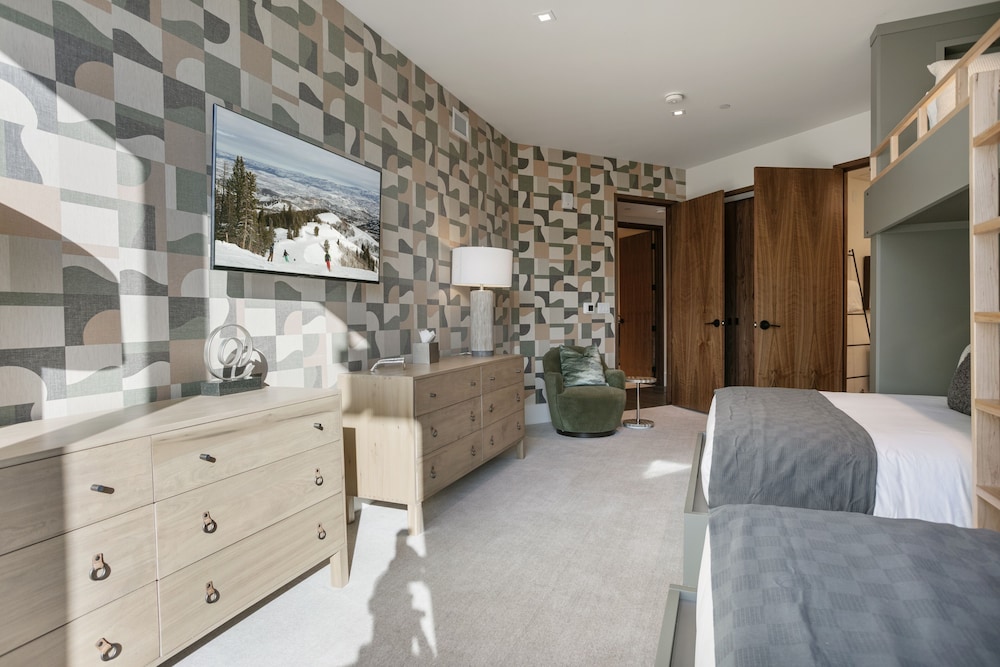 201 - Four Bedroom Argent 4 Condo