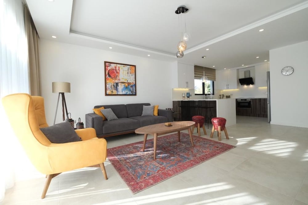 Gorgeous Seafront Villa in a Prime Resort
