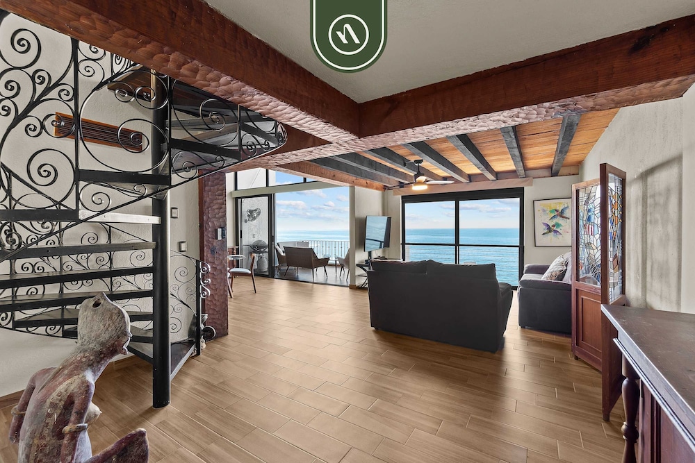 Oceanfront 2 BR Condo With Spectacular View - Pool
