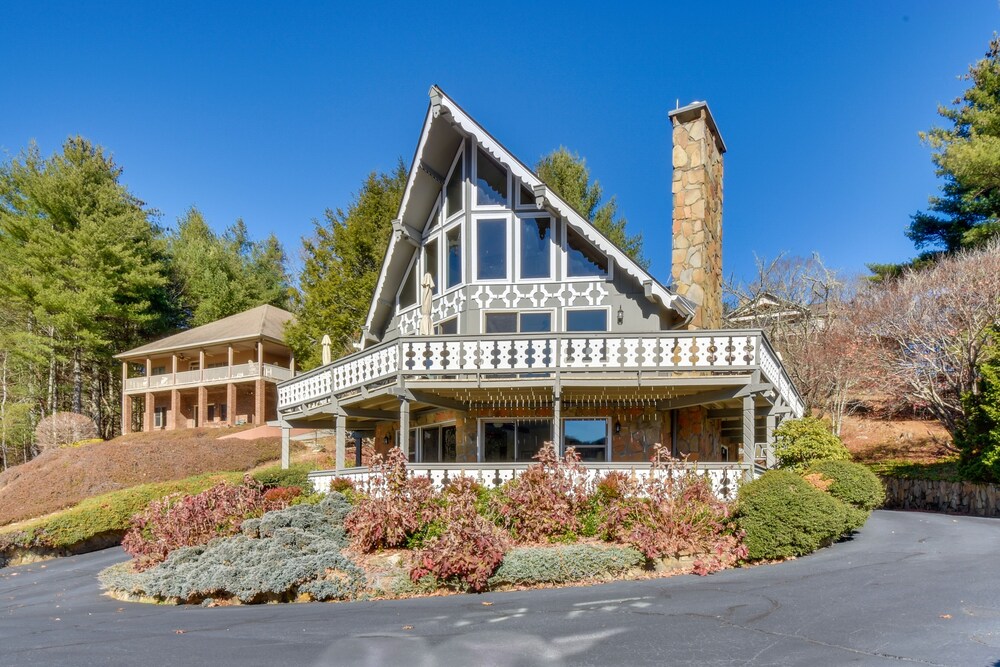 Picturesque Sky Haus Sanctuary w/ Mountain Views view 3