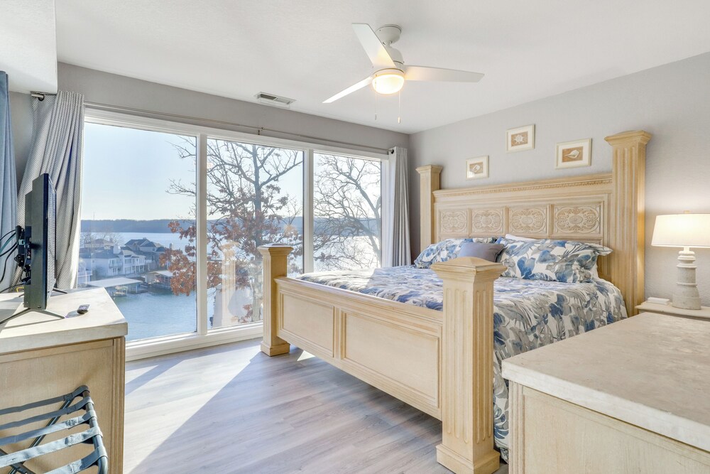 Lake View & Boat Slip: Osage Beach Retreat!
