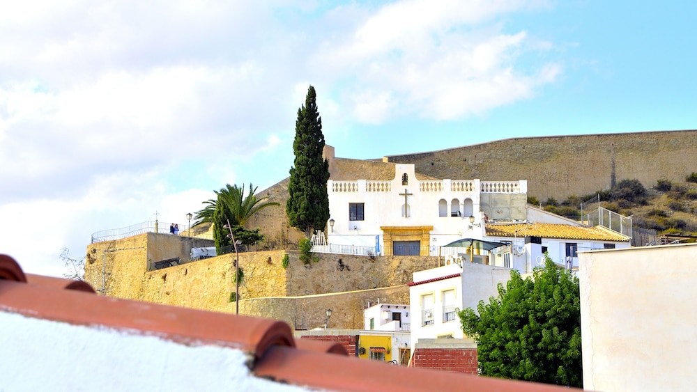ABAL Apartments - Barrio