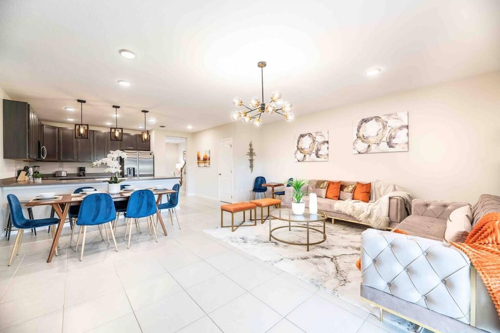 Designer Decorated-3 Bedroom Near Disney