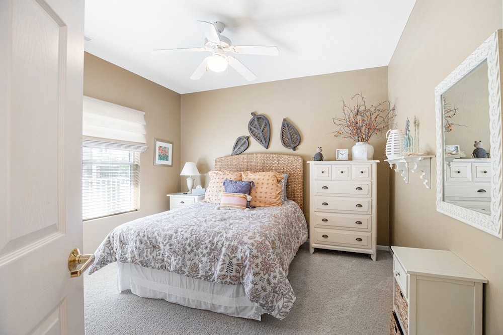 Experience Lakeside Living at Its Finest: Stunning Views and Prime Location!