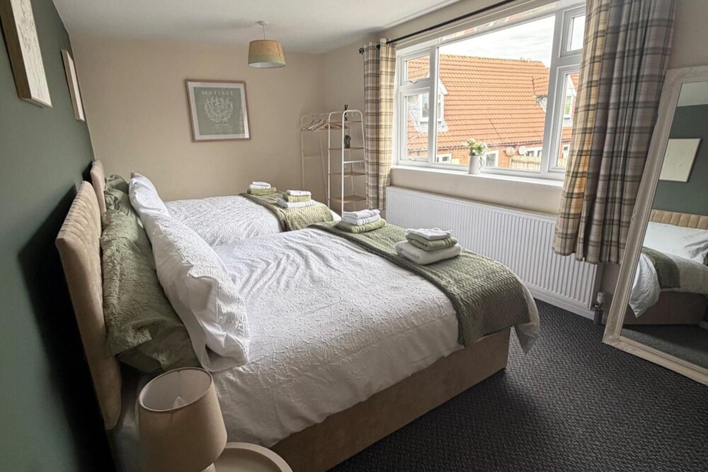 Meriden Apartment Retreat - Sleeps 7 - Near Nec