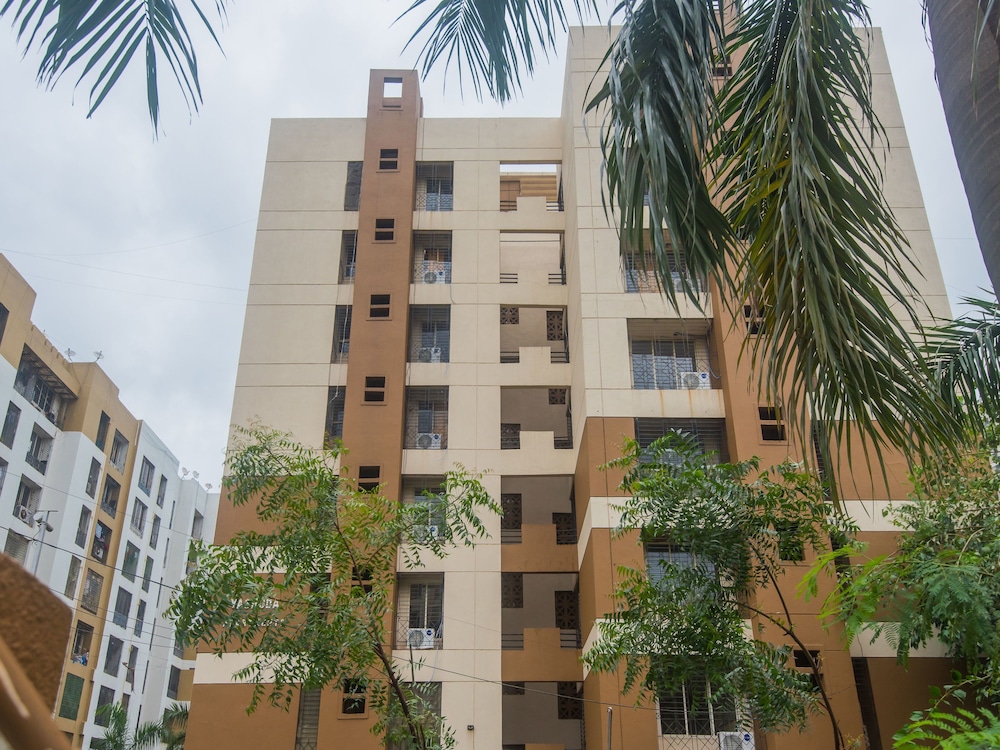 OYO 15119 Vista Service Apartment