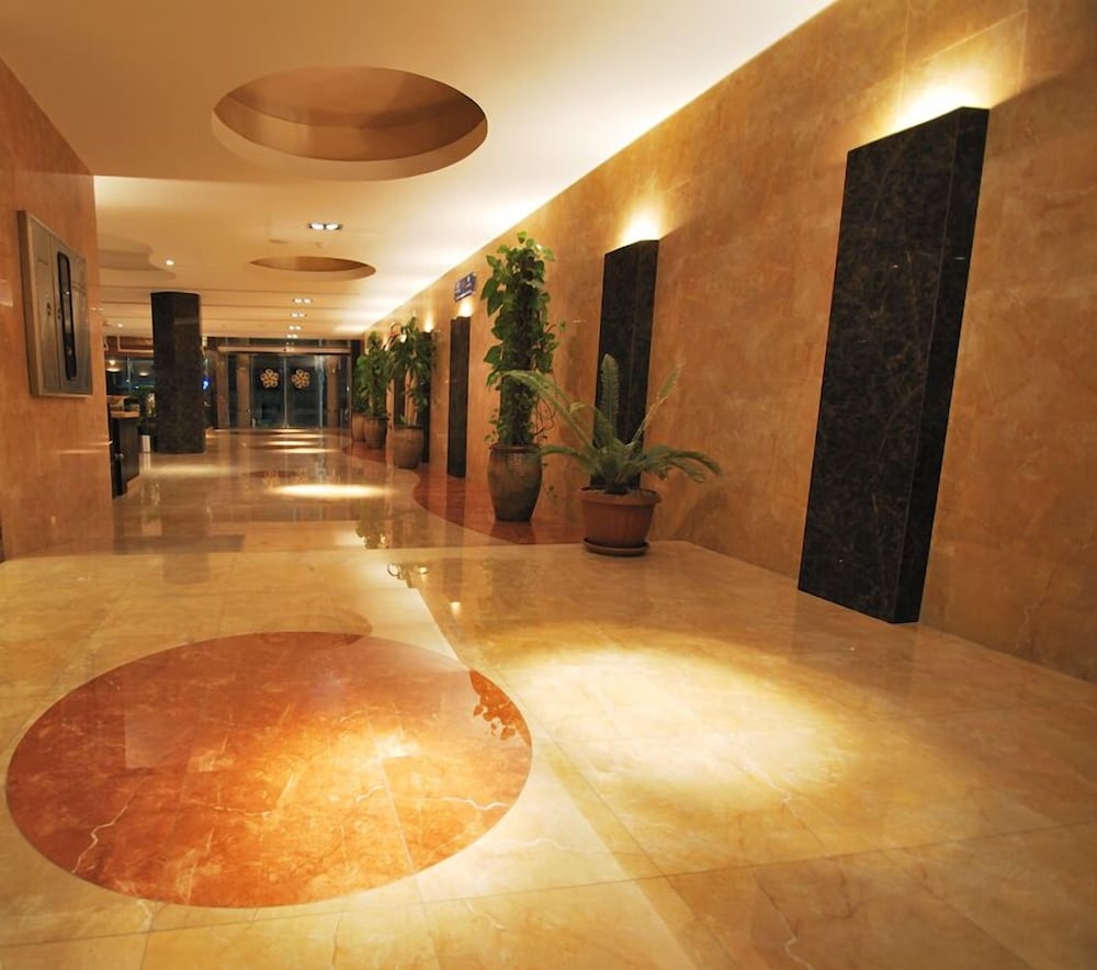 Peninsula Suites