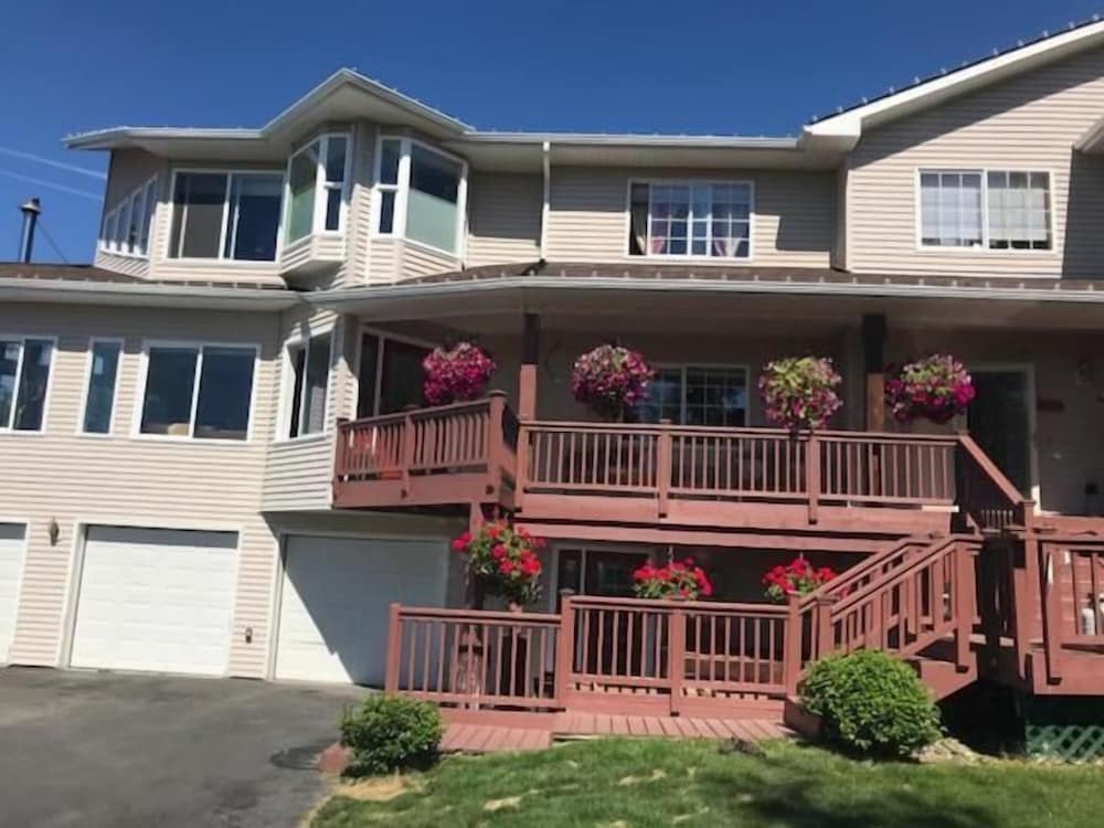 Hotel Alaska Sundance Retreat B&B - Image 1