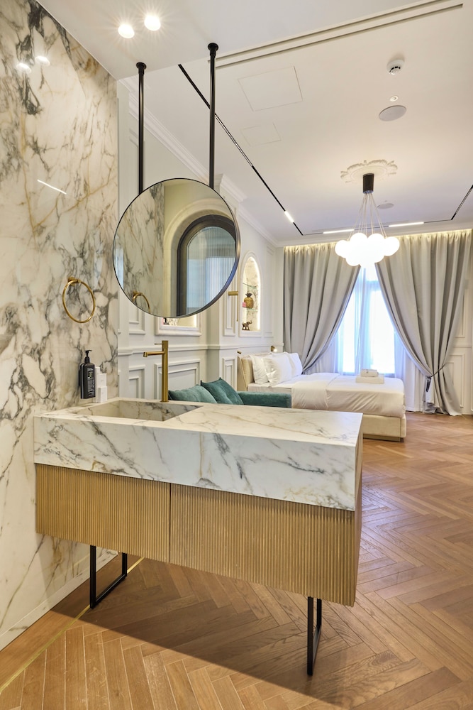 Ermou 99 Intelligent Private Suites