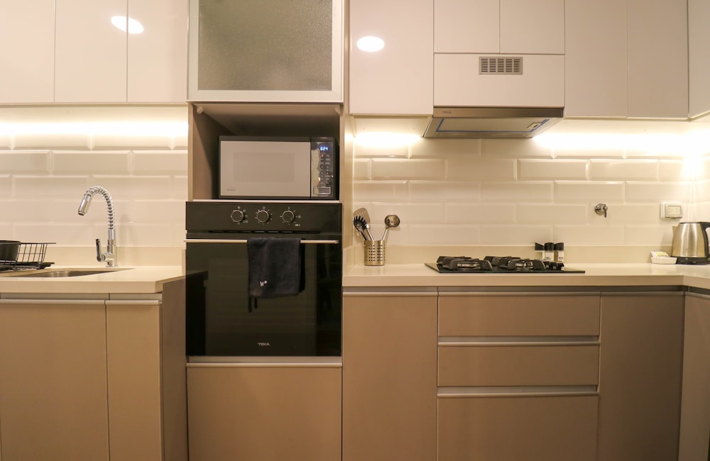 w Monochromatic 2BR w Terrace in Miraflores