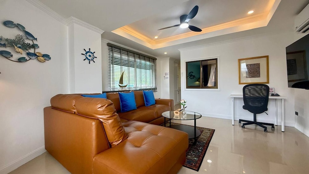 Palace - Spacious 1 Bedroom Condo With Shared Pool