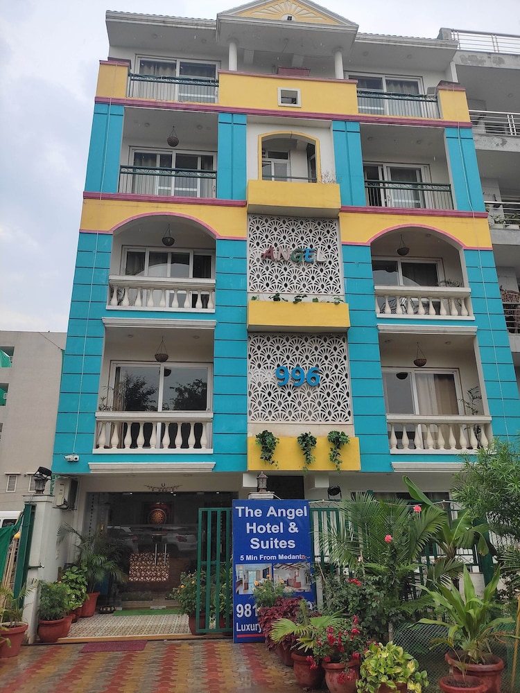 The Angel Hotel And Suites
