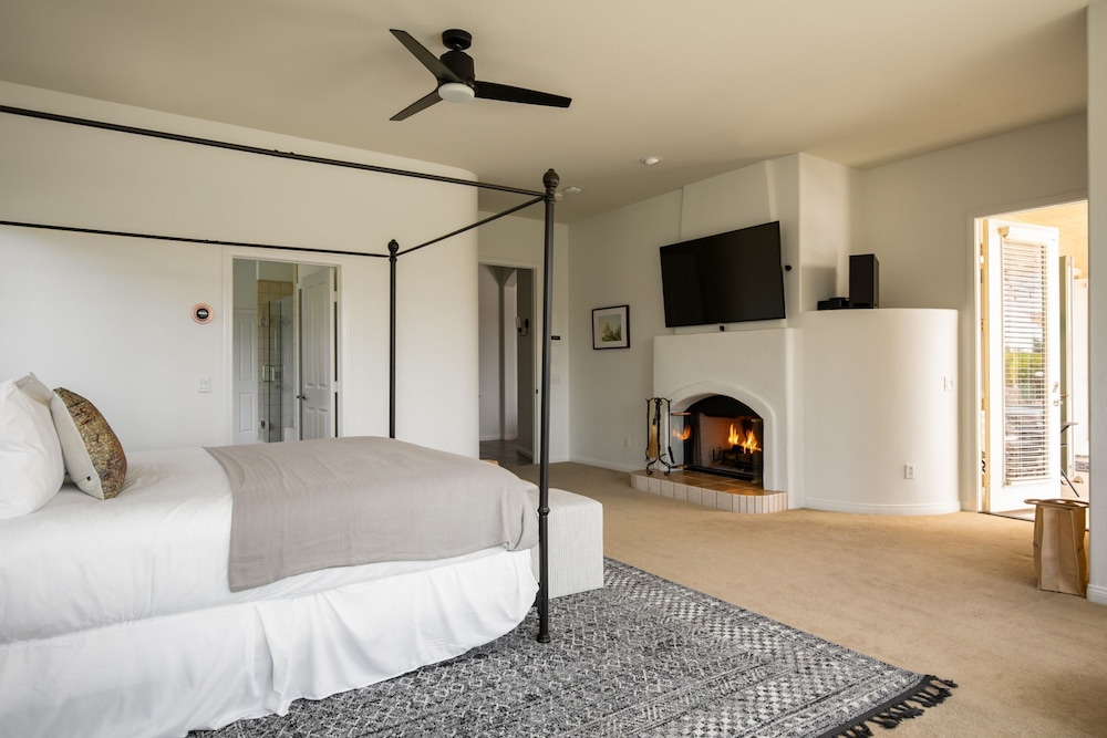Villa Verdot by Avantstay Spectacular 6 BR Estate w Pool Hot Tub Tennis B-ball Courts