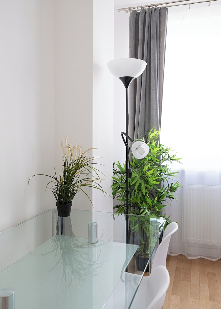 RentPlanet - Apartament Domaniewska view 5