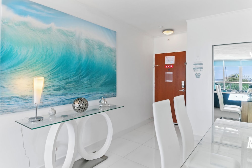 Ocean Wind Luxury Beachfront Condo With Pool & Gym - Image 5