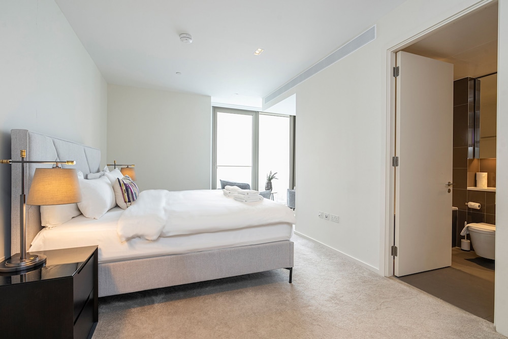 Luxury Apartment in Bustling Canary Wharf