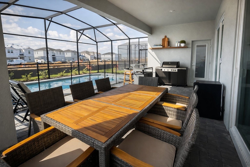 Luxury 5BR Home w/ Pool, Cinema & Game Room