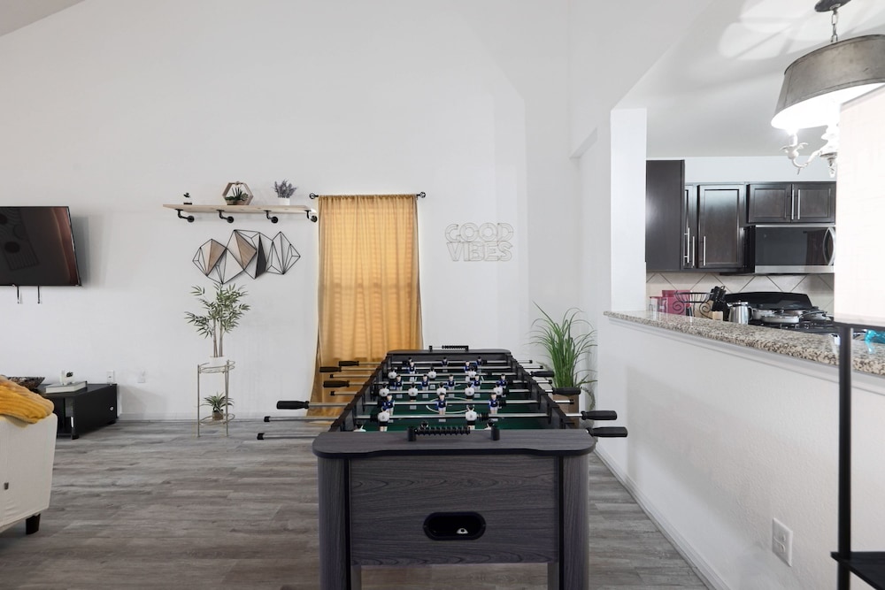 Hot Tub Foosball Fenced Yard Parking