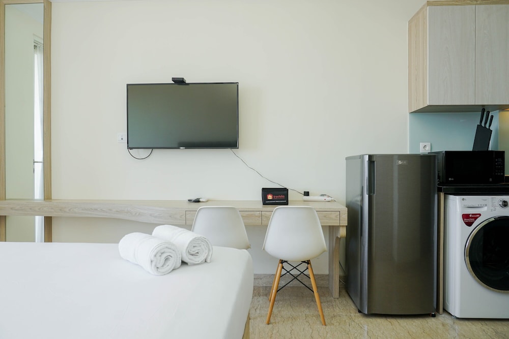 Cozy and Furnished Studio at Menteng Park Apartment view 2