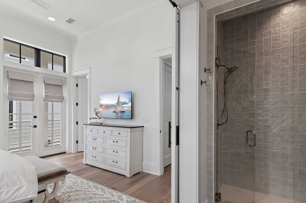 Rooftop Deck w/ Views, Pool, Luxury 5bdr Resorting To Happiness by Avantstay