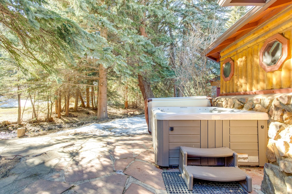 Charming Idaho Springs Retreat on Chicago Creek!