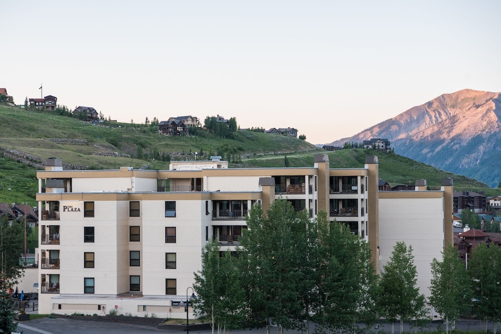 Recently Remodeled 2 Br Condo at the Plaza