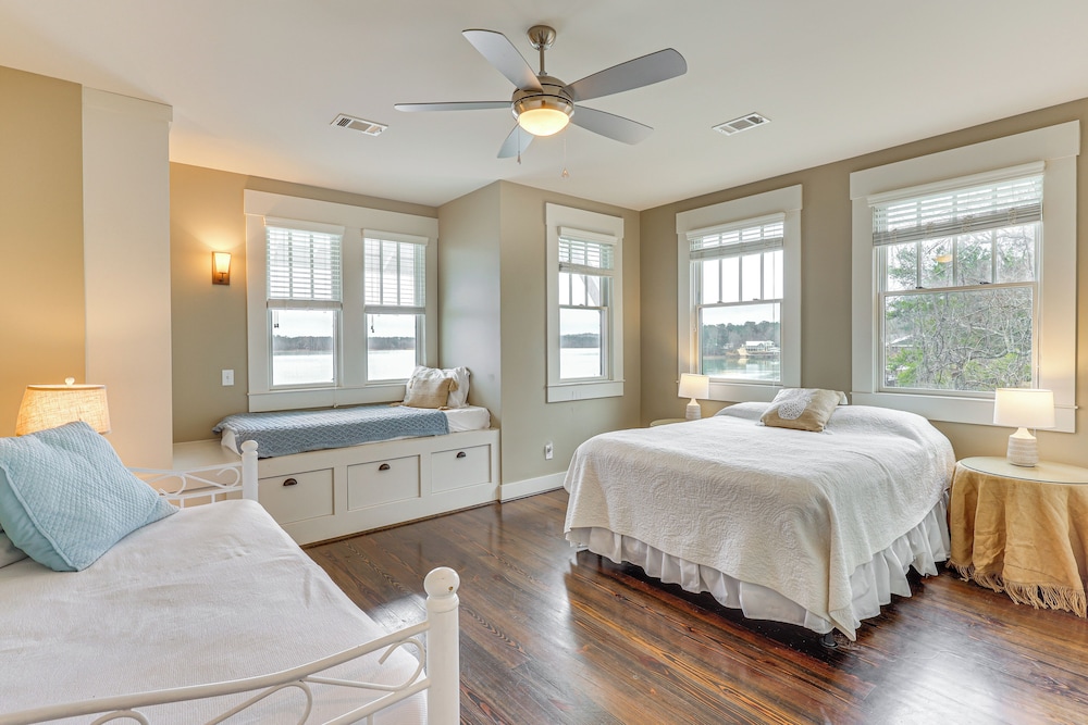 Boat Dock & Stunning Views: Lake Martin Retreat!
