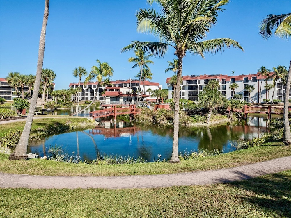 Pointe Santo Condos by Dream Vacation Rentals