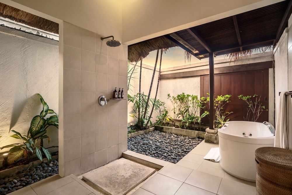 Villa Gading by Alfred in Bali - Stunning 4BD Villa in the Heart of Seminyak Beach