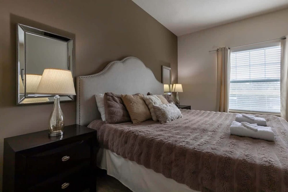 4BR Family Townhouse Steps to Disney