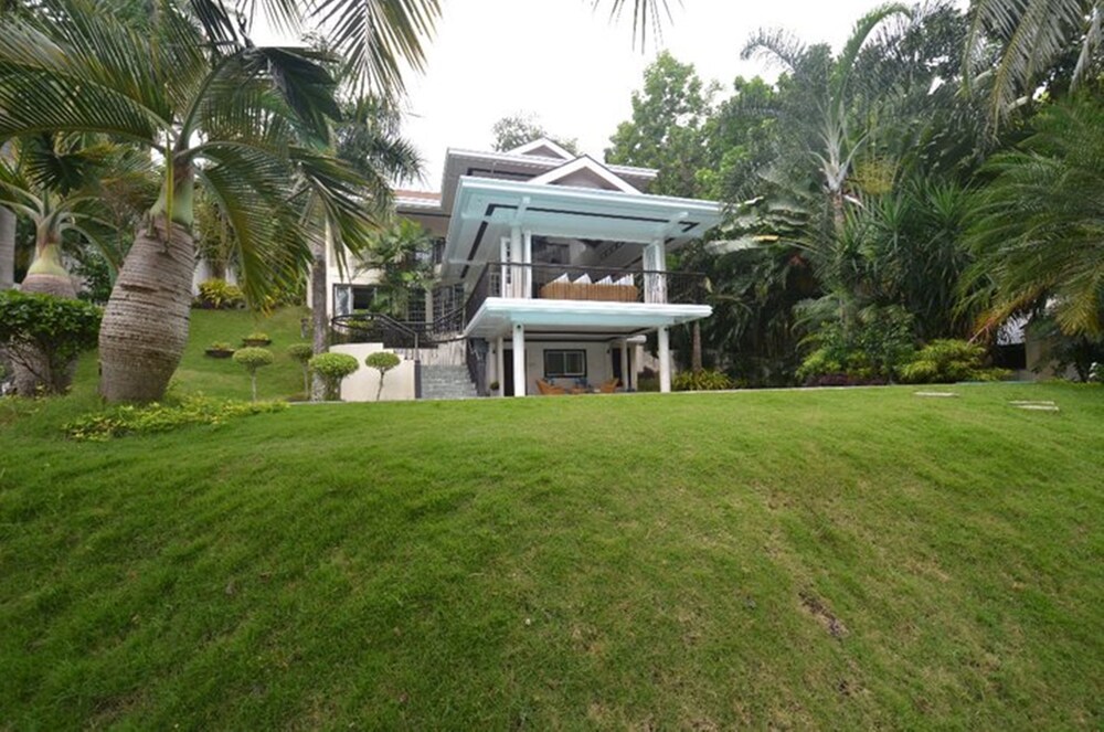 Robinland Vacation Home Badian