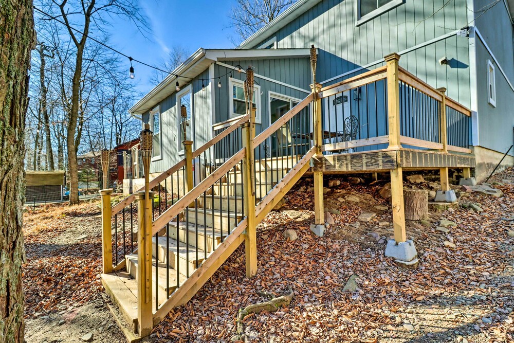 Bright Tobyhanna Retreat w/ Fire Pit, Walk to Lake view 4