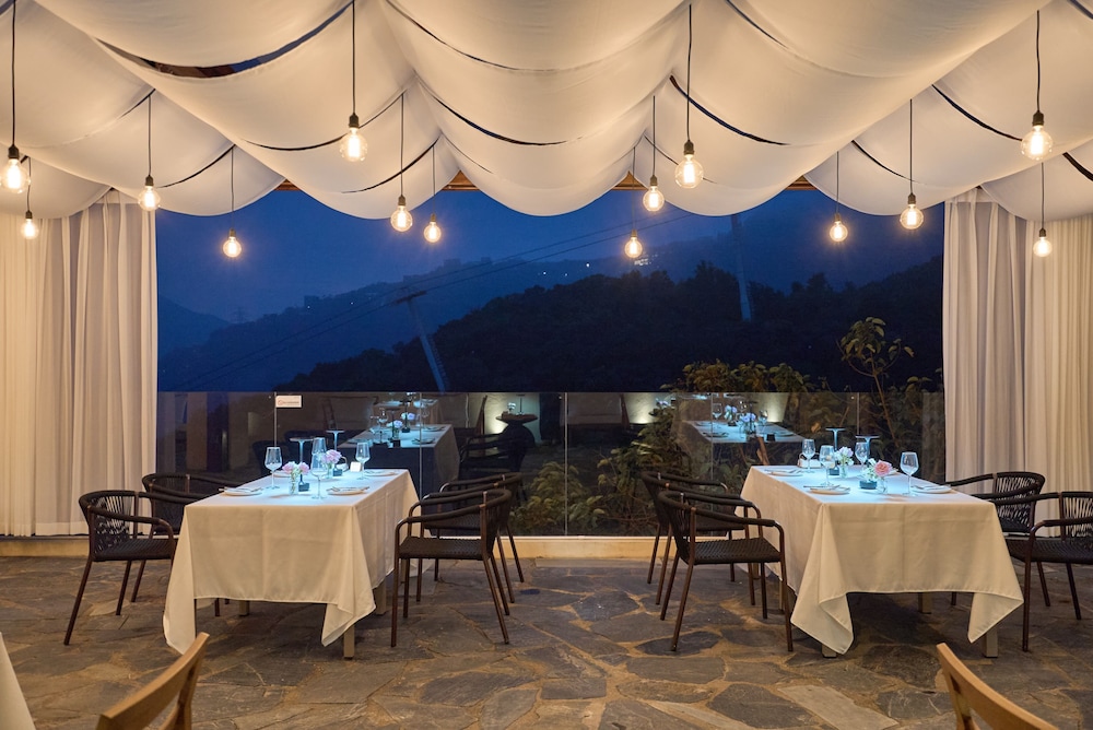 Miyue Shenzhen Tianlu Secret Wild Wizard Holiday Hotel