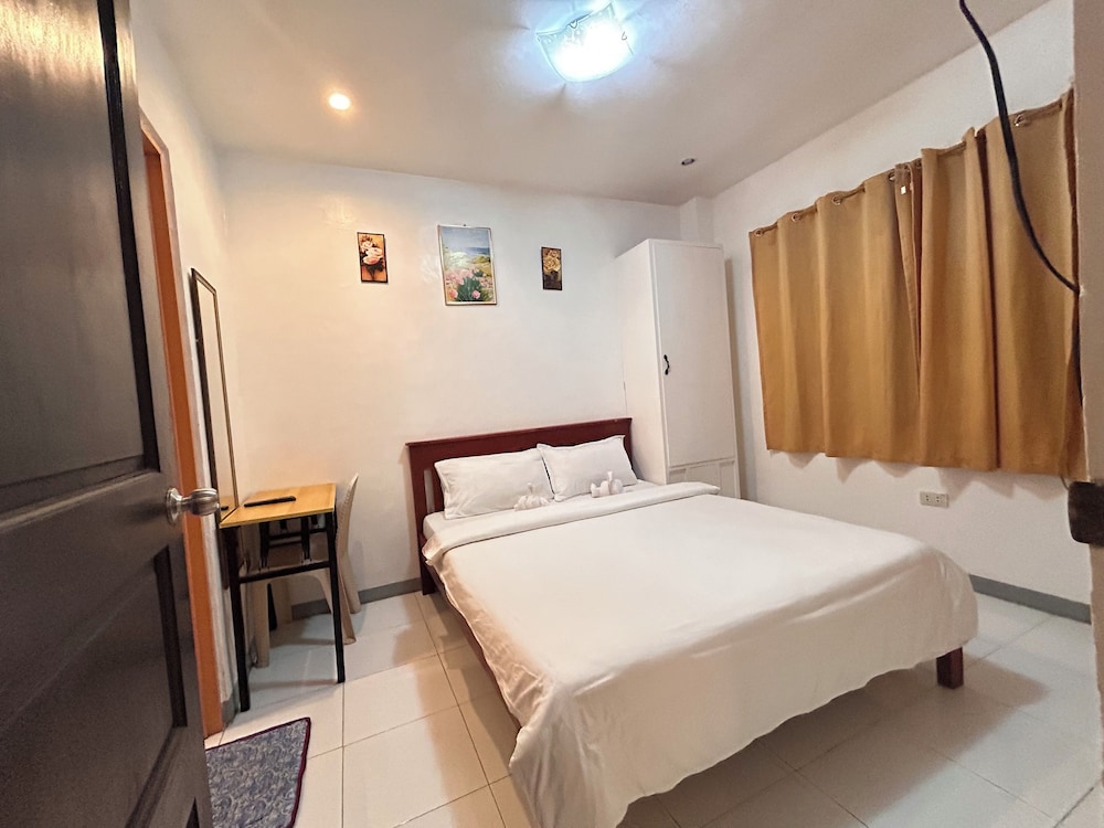Luna Oslob Travellers Inn