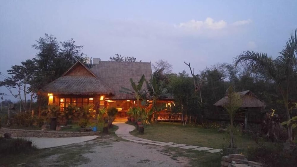 Mr. Charles Riverview Lodge