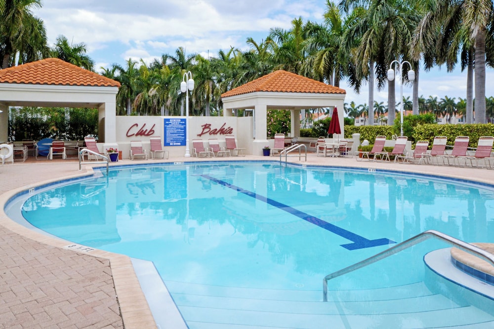 Bahia Vista 17-881 by Distinctive Beach Rentals