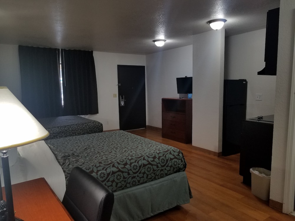 Modern Beaver Lake Gem at Holiday Island! view 3