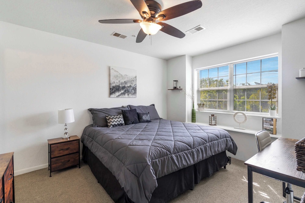 Peaceful Resort Condo Holiday Home for 6